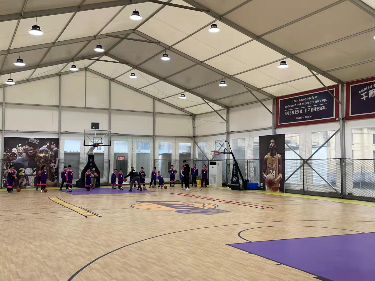 Edificio cubierto de la cande de baloncesto